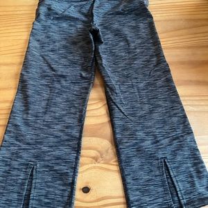 Athleta Space Dye Grey Capris